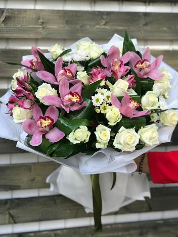 Букет цветов из: Розы и Хризантемы в Федоровском