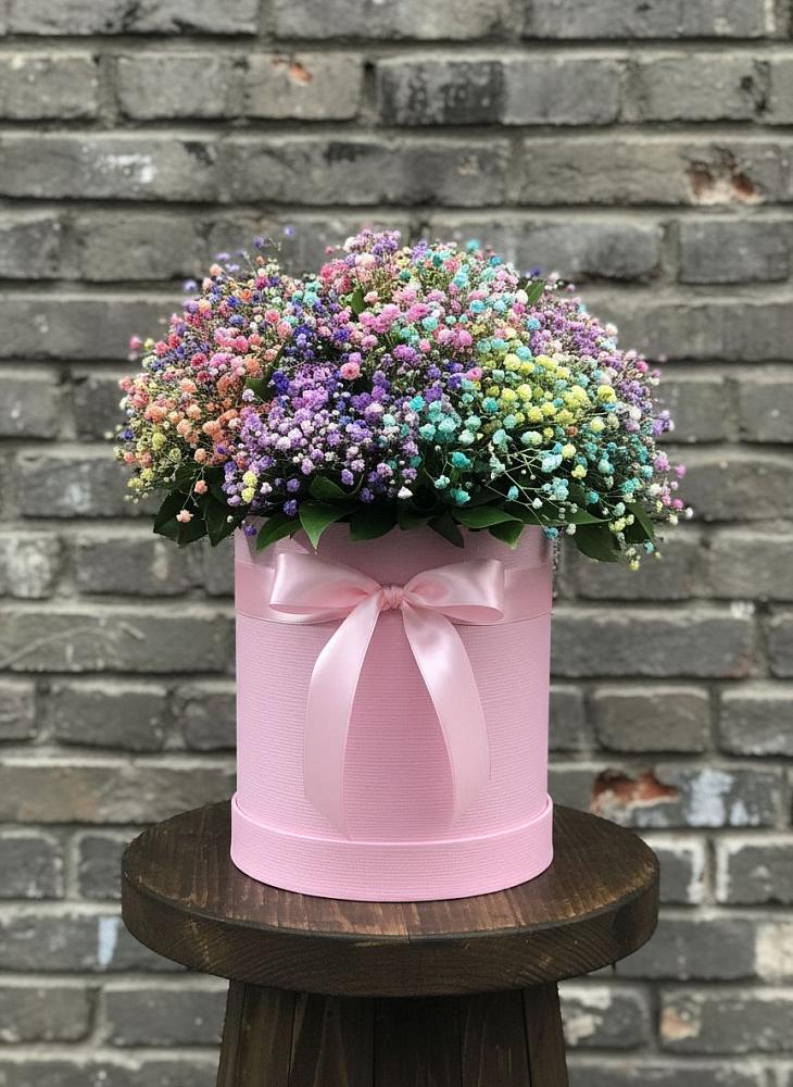 Цветочная композиция из Гипсофила и Розы в шляпной коробке в Федоровском