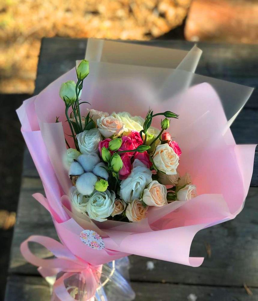 Букет цветов из: Розы и Лизиантусы в Федоровском