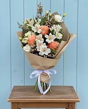 Букет цветов из:  Альстромерии, Лизиантусы, Розы и Хризантемы в Федоровском