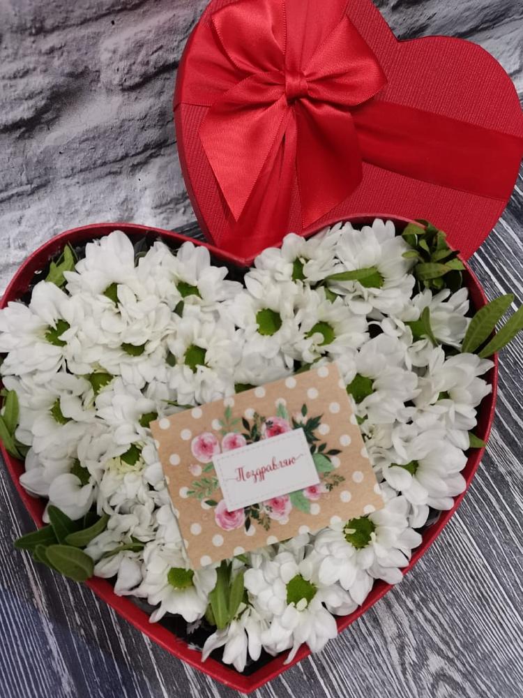Цветочная композиция из Хризантемы в виде сердца в Федоровском