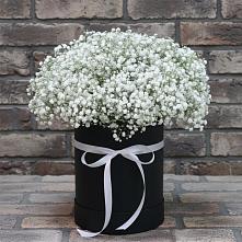 Цветочная композиция из Гипсофила в шляпной коробке в Федоровском