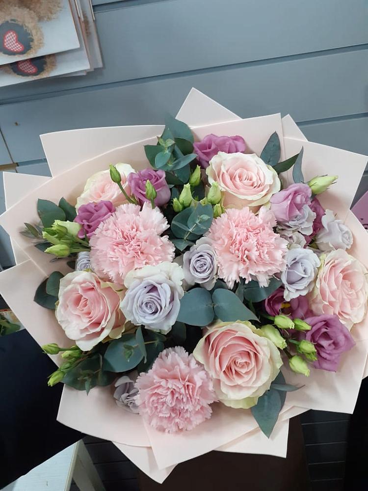 Букет цветов из: Розы, Гвоздики и Лизиантусы в Федоровском